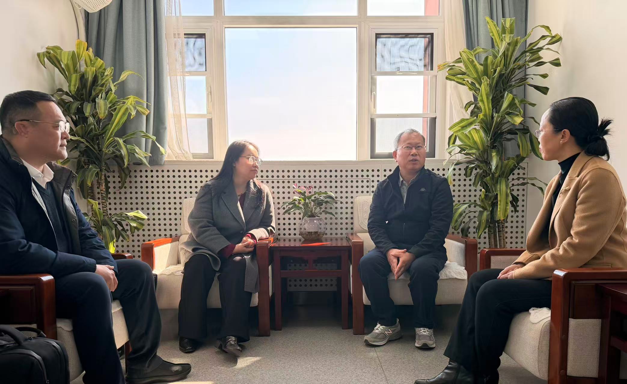 法国Excelia商学院代表团一行访问beat365官网