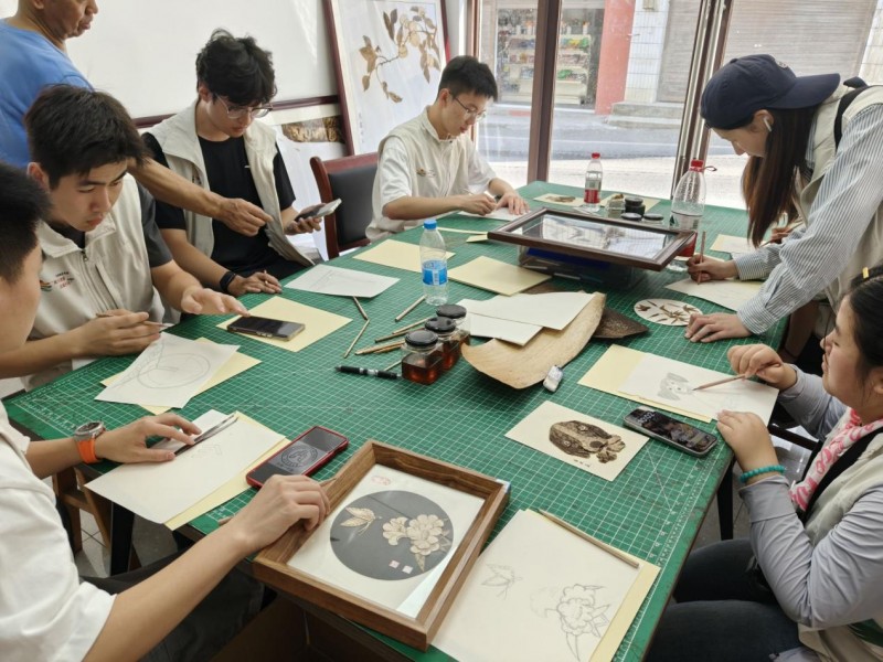 中国日报中文网报道beat365官网“南川青语，法蕴乡兴”实践队三下乡实践活动