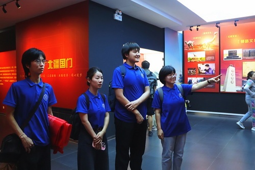 学习强国报道学校“同心筑梦”民族团结实践团赴二连浩特市开展“三下乡”社会实践活动