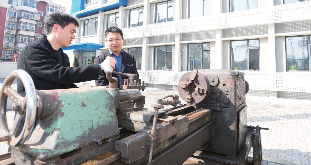 《天津教育报》报道天商数字商务科创园暨天商校友企业家联谊会揭牌仪式在红桥区举行