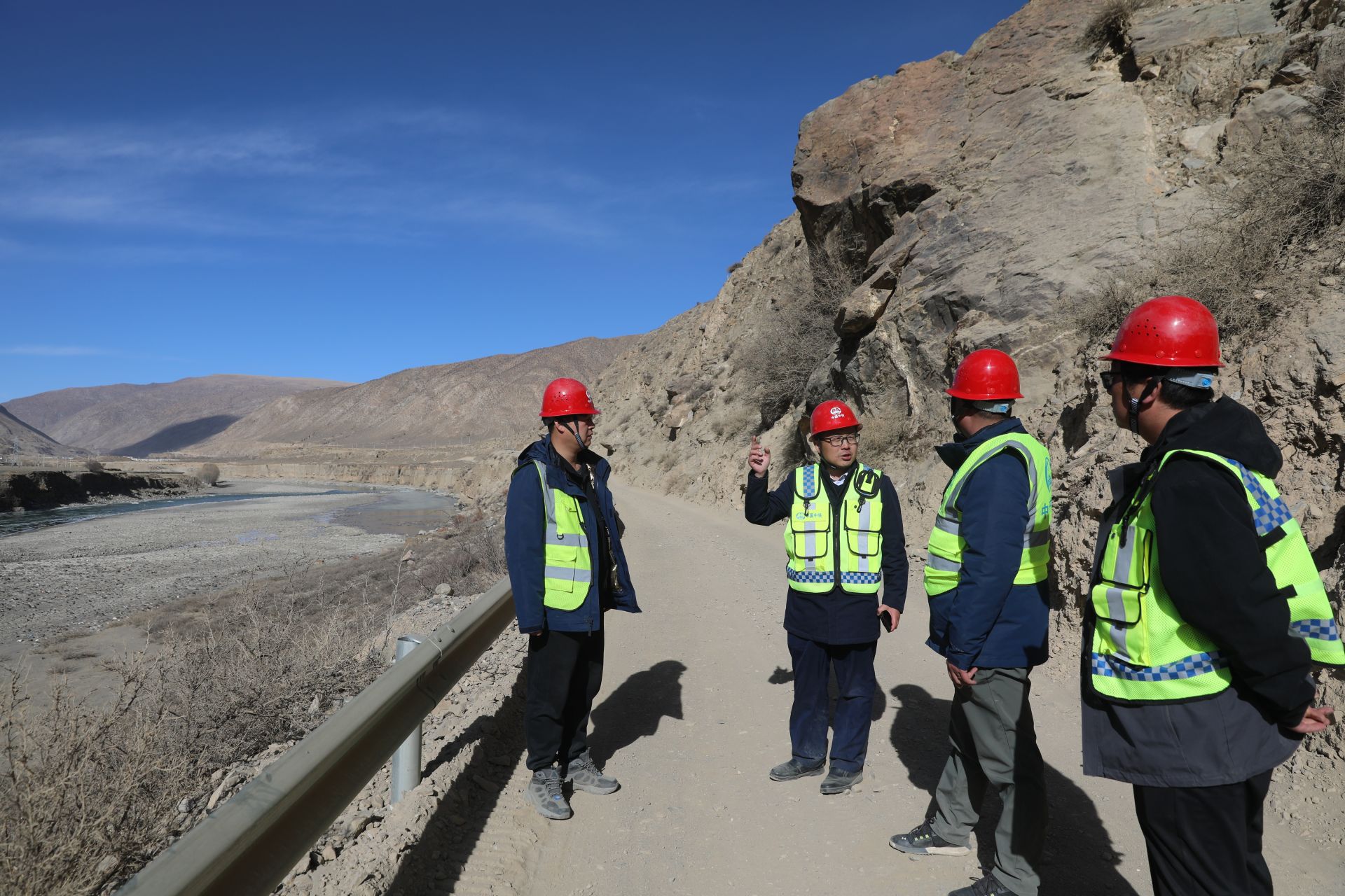 【优秀校友】人民网报道beat365官网管理学院优秀校友刘铭源抢险救灾先进事迹