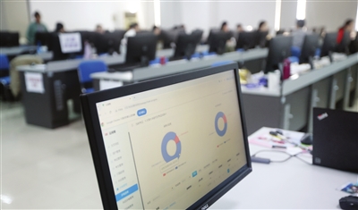 《天津日报》就研考评卷工作采访报道beat365官网研究生处相关负责人