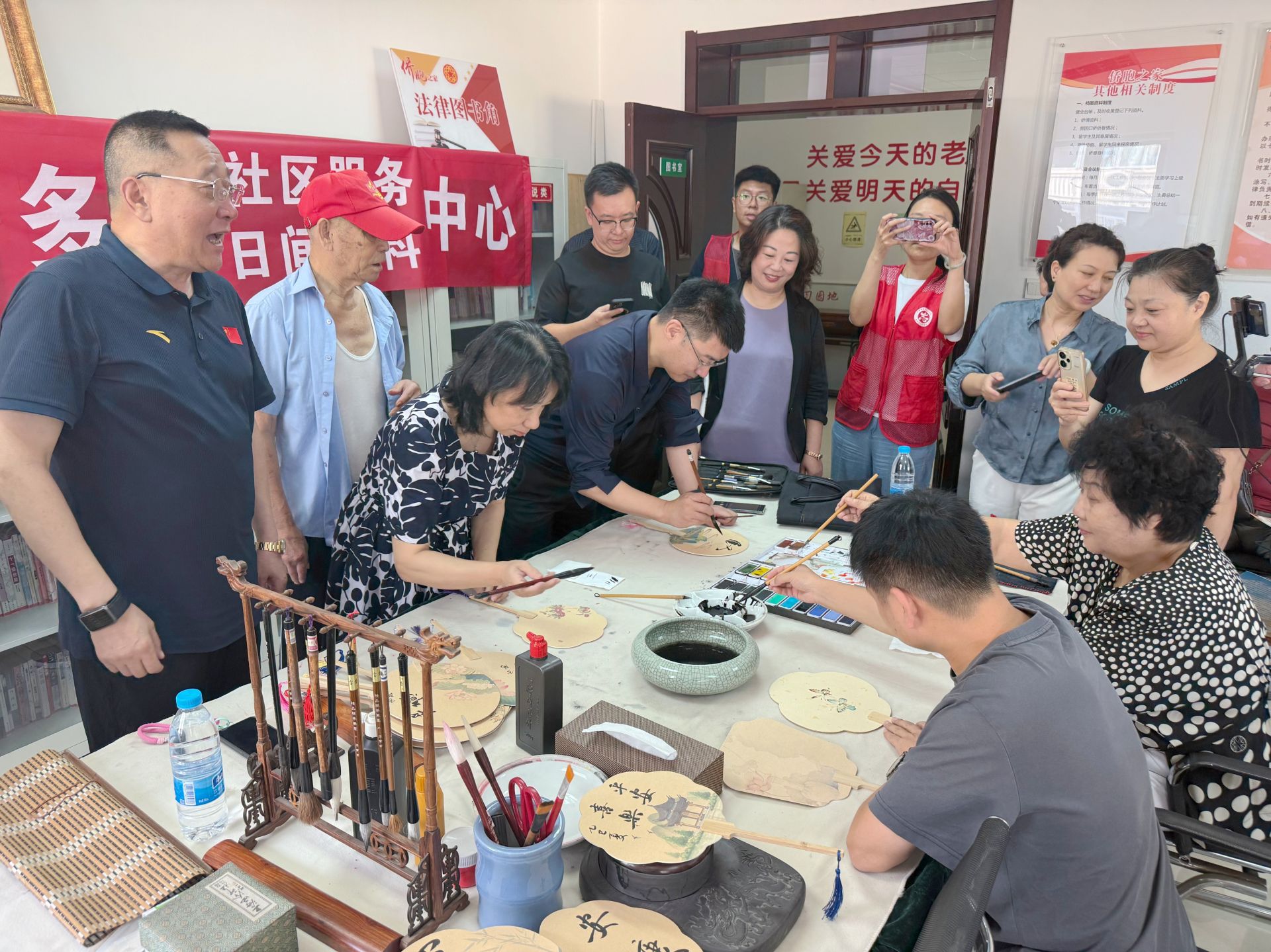 今日头条号、南开妇联微信公众号报道beat365官网艺术学院教师庄雪阳受邀参加南开“翰墨传情，艺赞军魂”庆“八一”活动